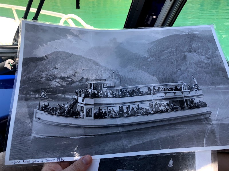 Views of the lake from the boat and surroundings