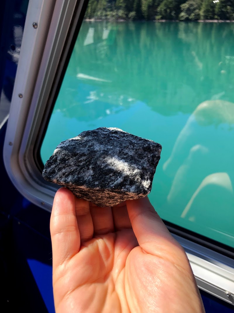 More views of the lake from the boat and surroundings