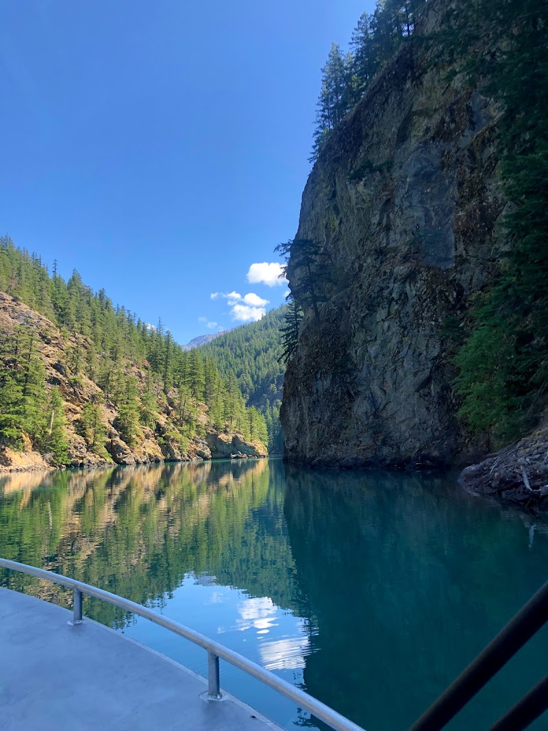 More views of the lake from the boat and surroundings
