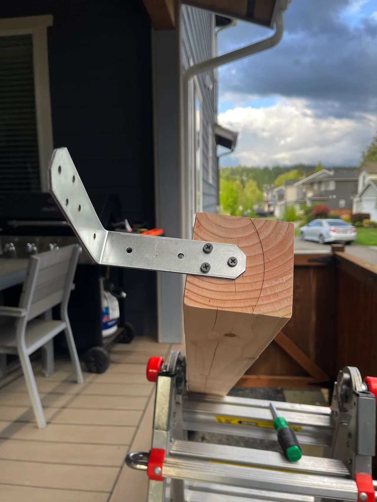 Bracket attached to the top of the post