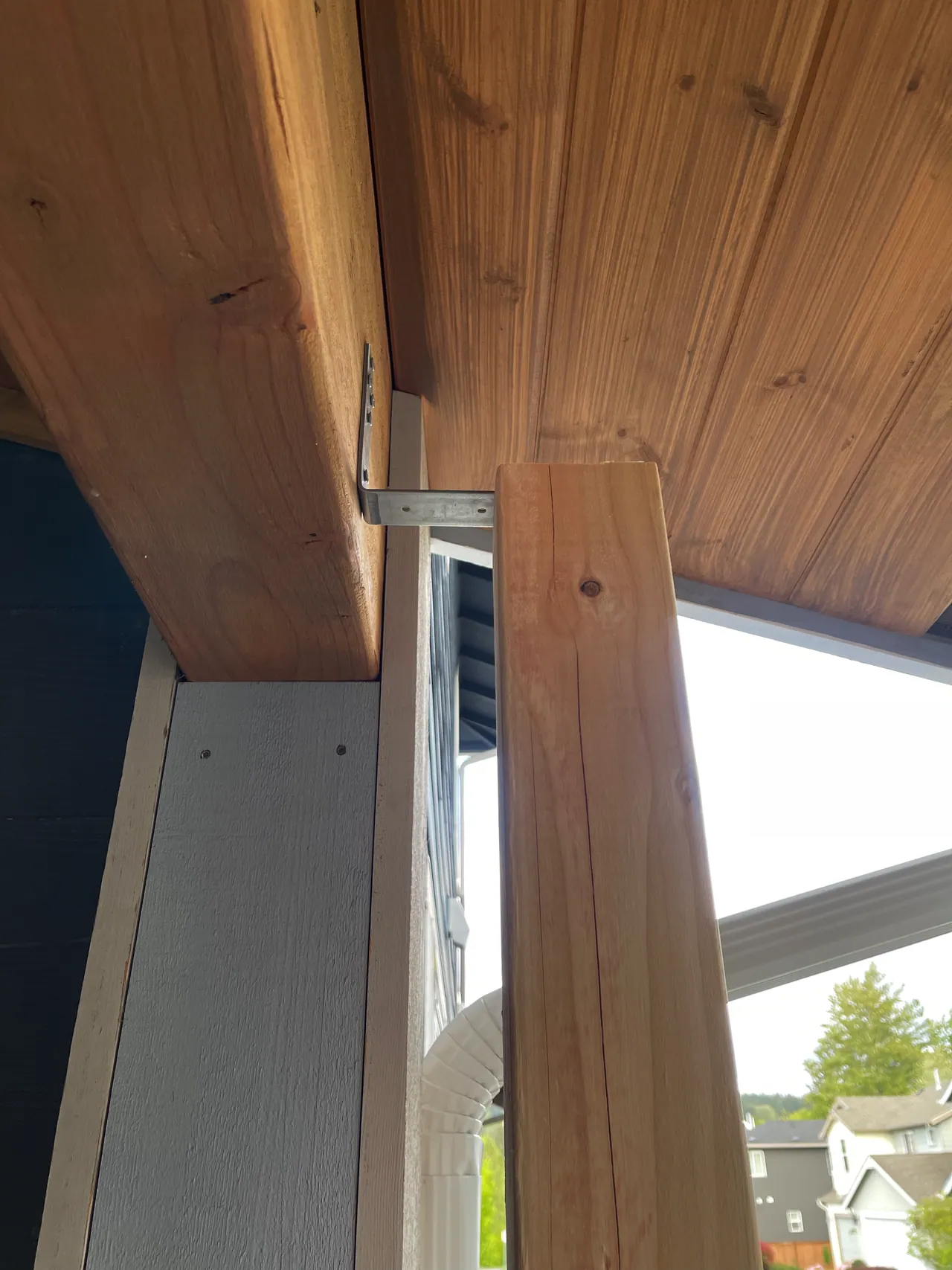 Post attached to the beam