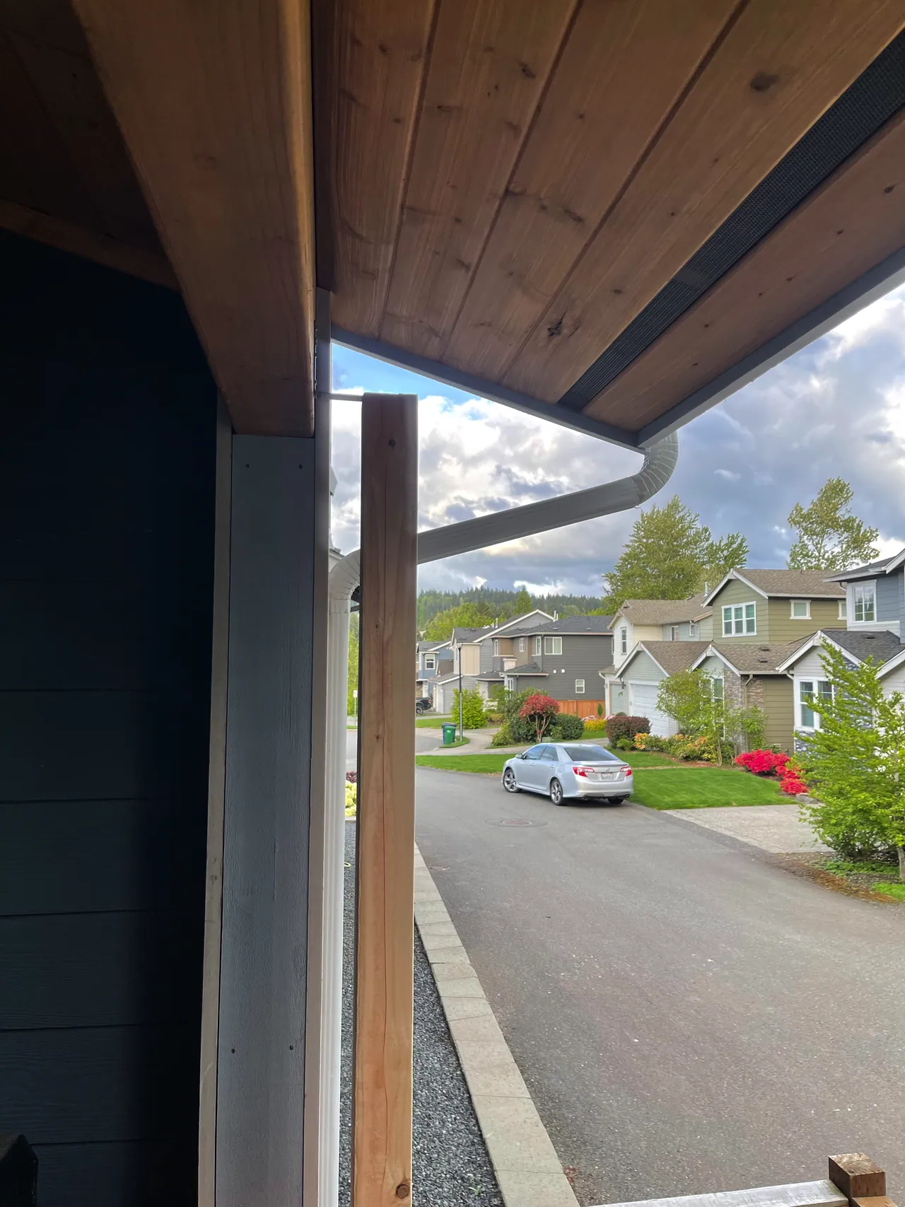 Vertical alignment of the post